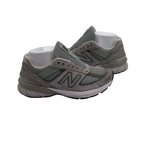 New Balance Gray W990GL5 Sneakers 
Size 5 1/2 Women’s